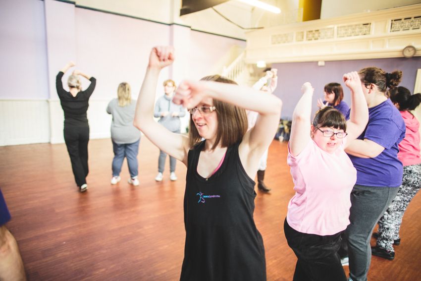 Jen Blackwell and dance participants dancing in the studio. Image by William Fisher.