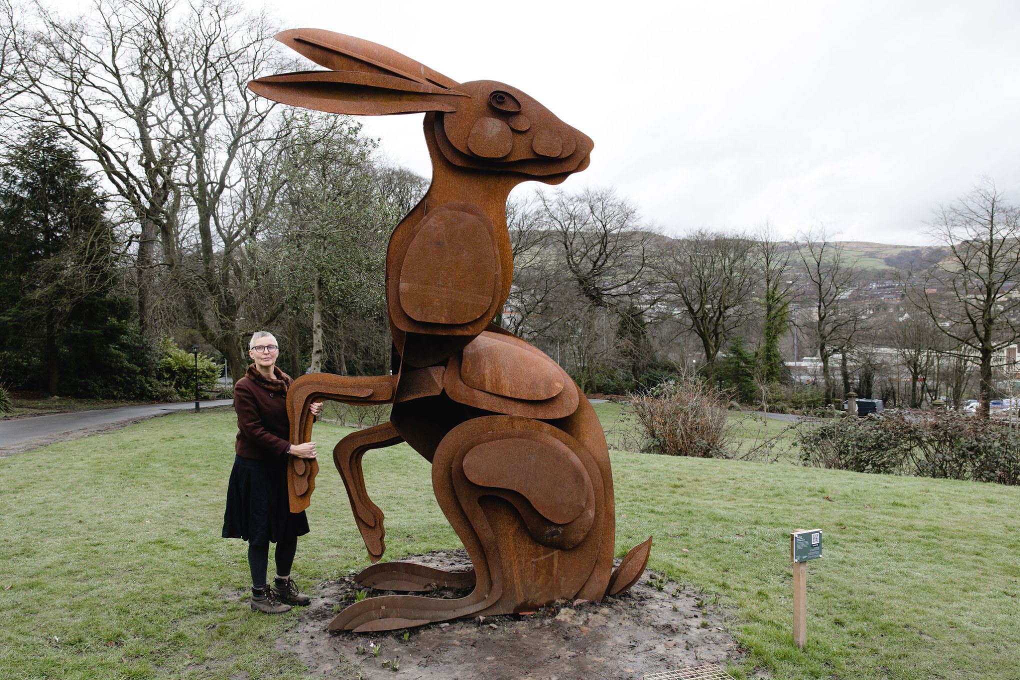 Marjan Wouda with her large-scale Hare sculpture outdoors at The Whitaker Gallery. Image by Christina Davies, Fish2Photo.
